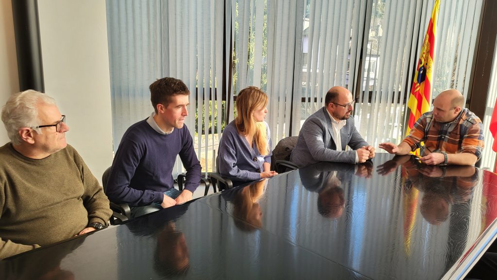 El PAR defenderá en las Cortes la actual oferta educativa pública del IES de Castejón de Sos