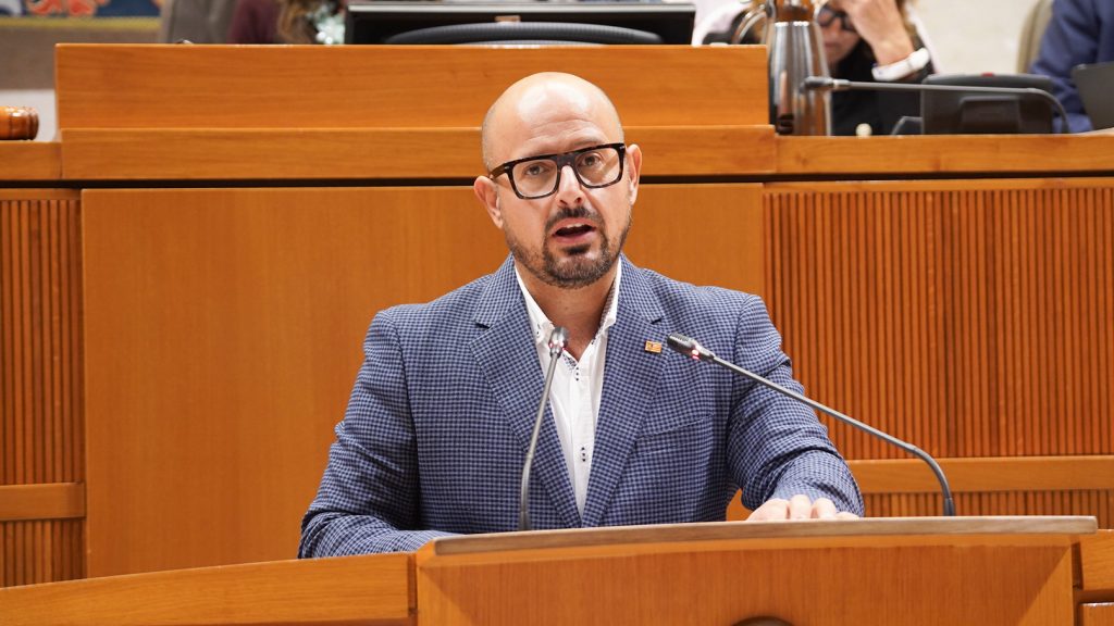 PP y Vox impiden que salgan adelante las propuestas del PAR para impulsar el autogobierno y una renta mínima para los agricultores